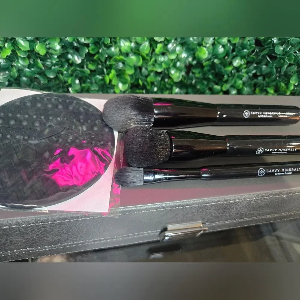 Savvy Minerals Make Up Brush Set Contour,foundation And Concealer W/cleaning Pad